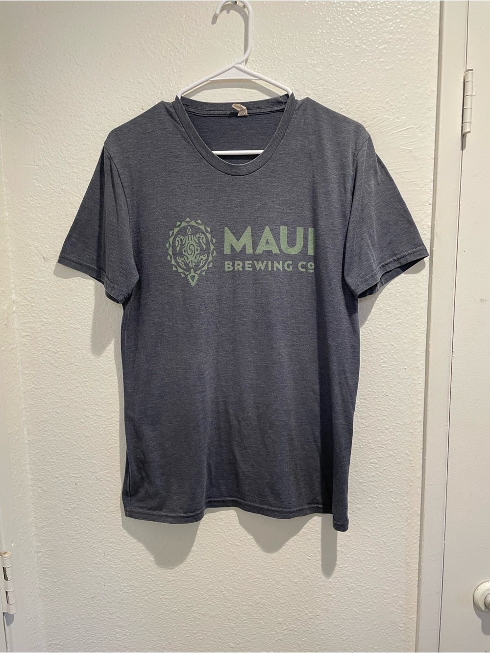 Maui Brewing Co Men's Small Graphic Tee Shirt Heather Slate Grey Hawaii Map S